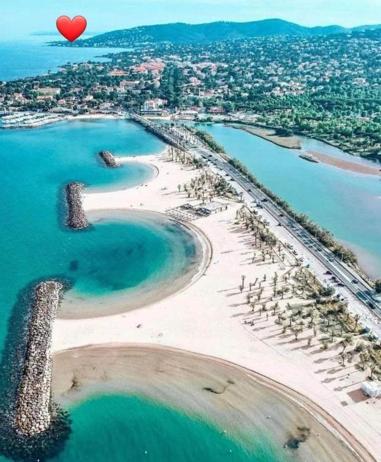 Entre Mer Et Nature Saint Aygulf Buitenkant foto